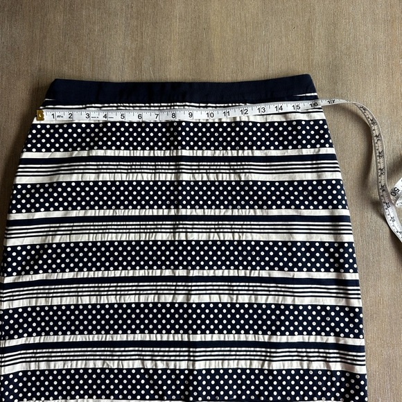 Vineyard Vines Navy and White Patterned Mini Skirt - Picture 2 of 5